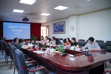 广东新沃格服饰科技有限公司与我校共商产教融合新路径——校企协同培育跨境电商人才